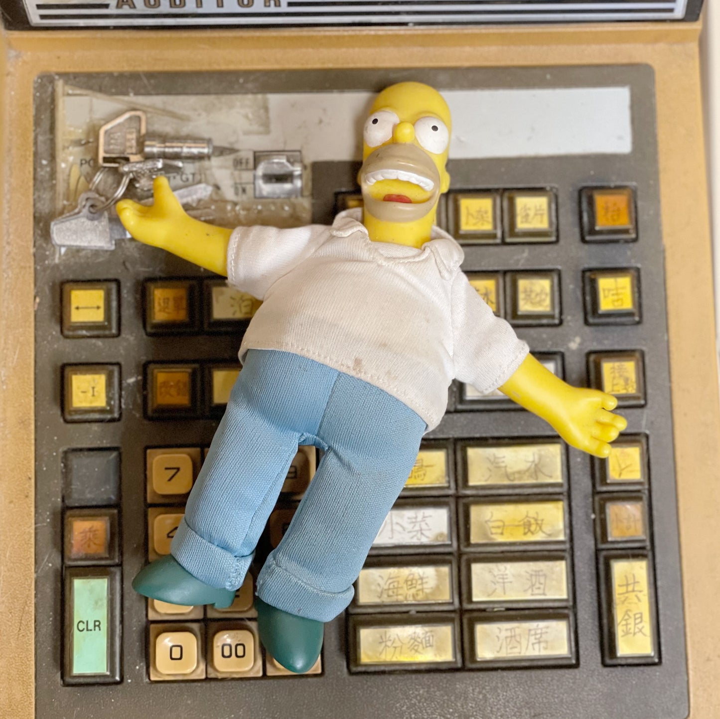 HOMER SIMPSON公仔一隻