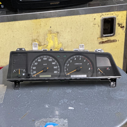 Toyota Crown Comfort 尾期錶板