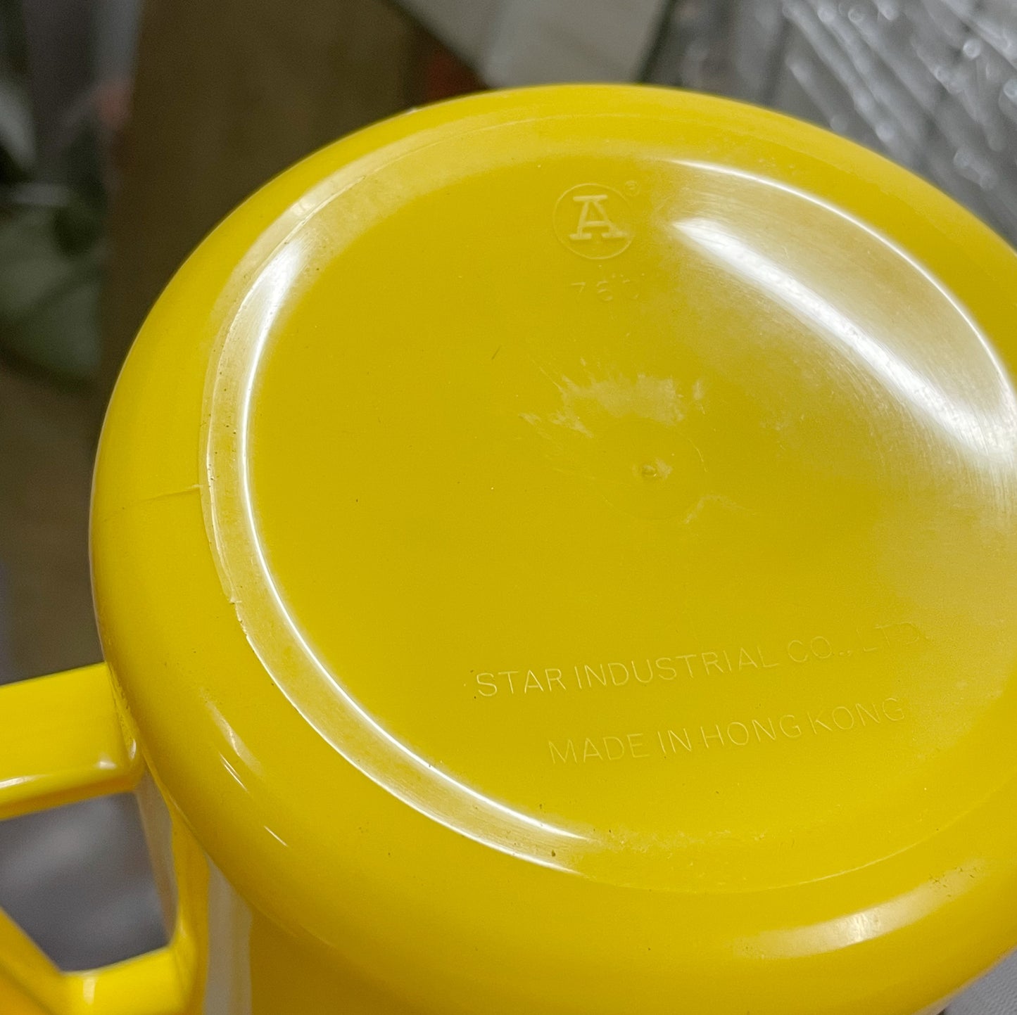 香港製造 紅A生力啤膠水壺