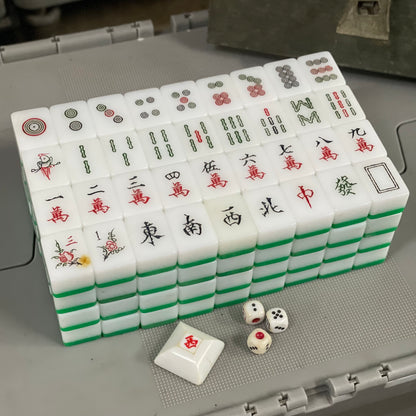 手雕麻雀一副